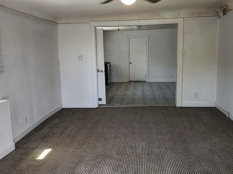 151 N Pendell Rd #D — Photo 2