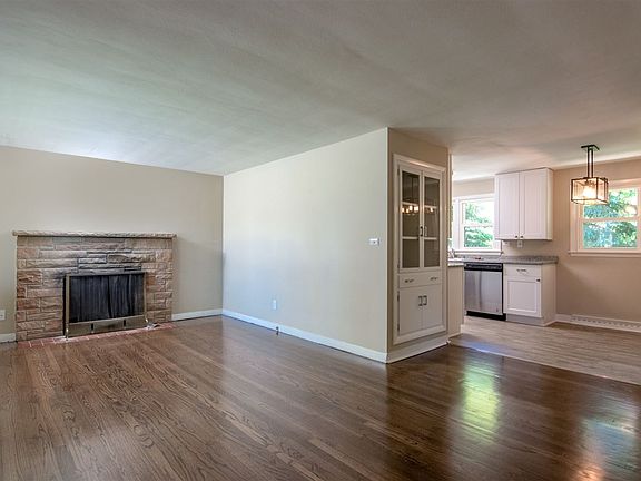 3rd image of 1022 Woodland Dr