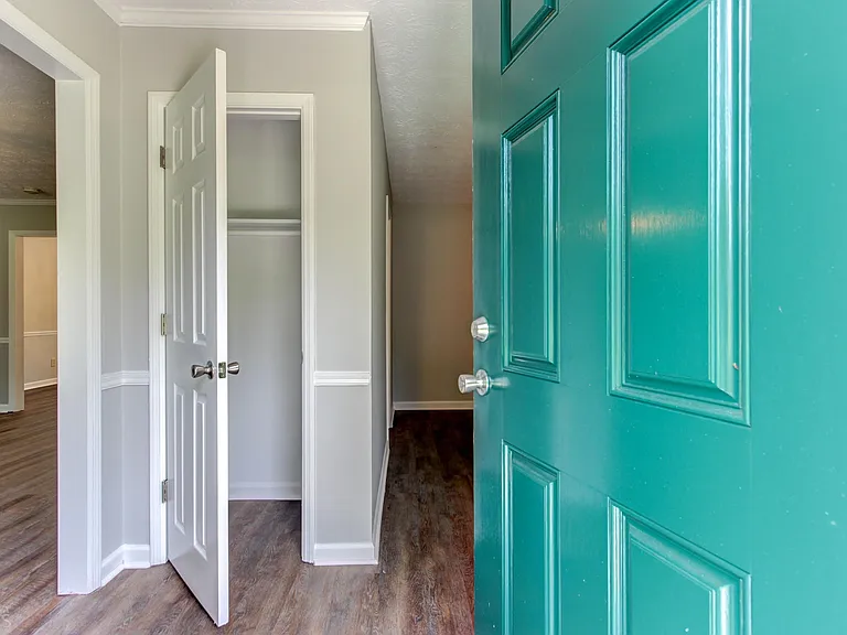180 Fairfield Cir — Photo 3