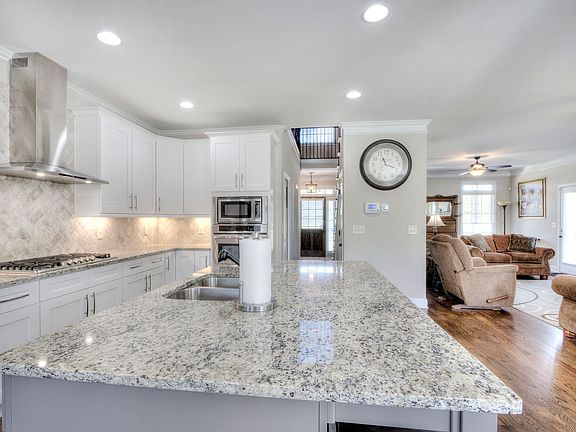 Gourmet kitchen