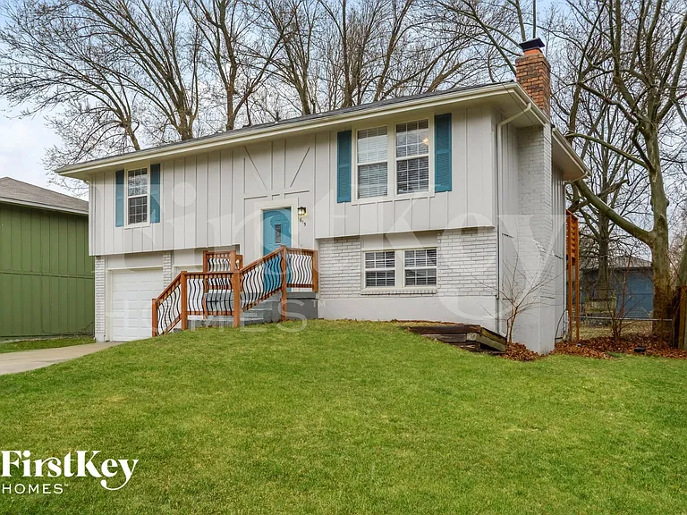 615 N Pine St — Photo 2