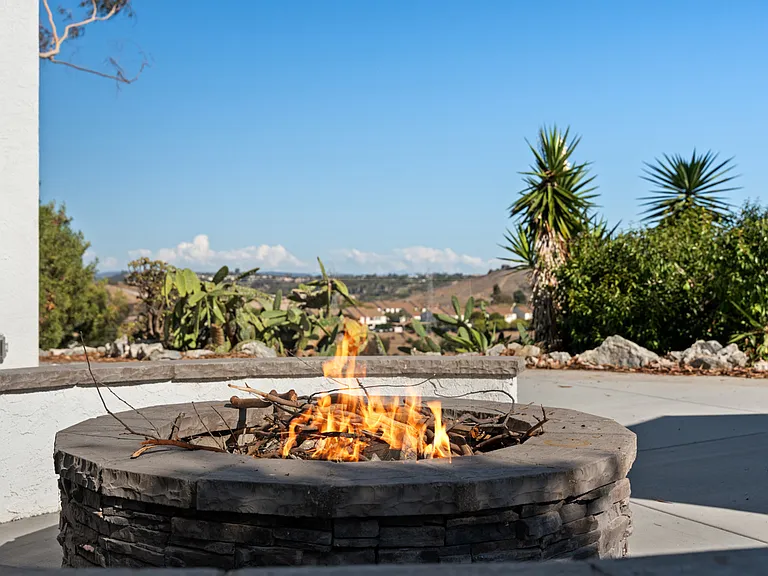 Enjoy this amazing fire pit with family and friends