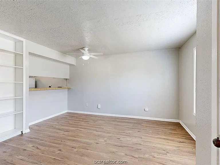 1327 Airline Dr — Photo 2