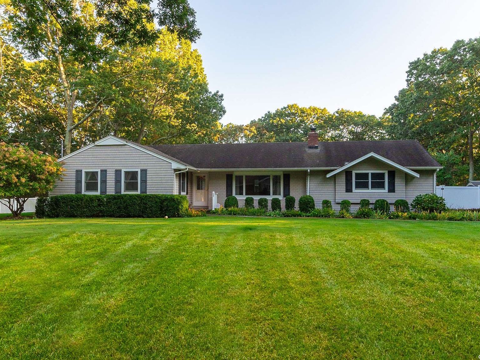 59 Woodhollow Road, Great River, NY 11739 Zillow