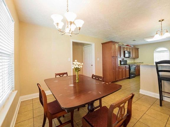 4th image of 109 Antler Cir