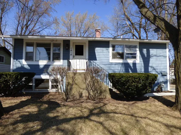 1414 Kings Rd, Carpentersville, IL 60110