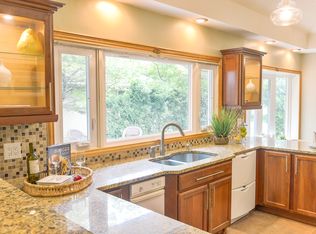 225 W Riverglen Dr, Worthington, OH 43085