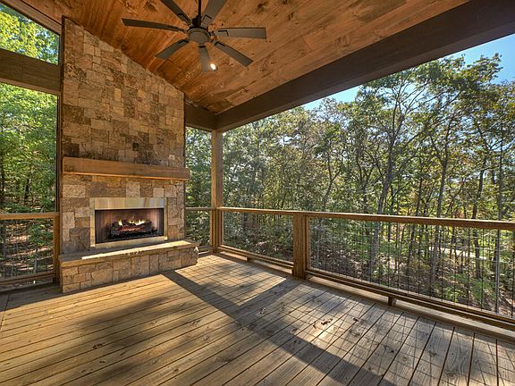 3rd image of 150 Silver Oaks Ct