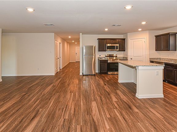 5th image of 2807 Phoenix Dr