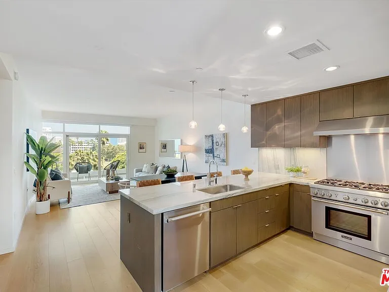 1705 Ocean Ave #502 — Photo 12