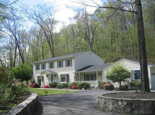 16 Carlson Ter, Fishkill, NY 12524
