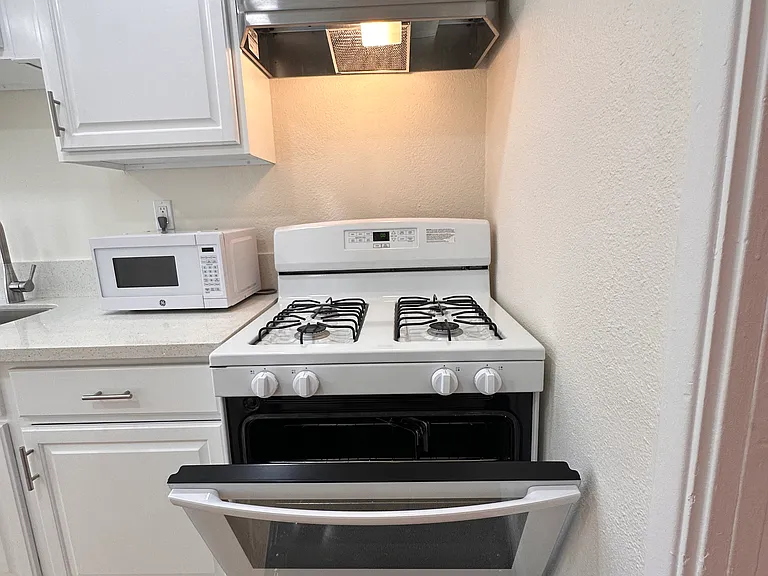 2844 Fairmount Ave — Photo 17