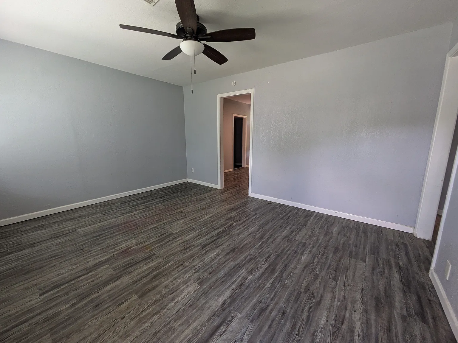 3 bed, 973 sqft, $1,300 — Photo 4