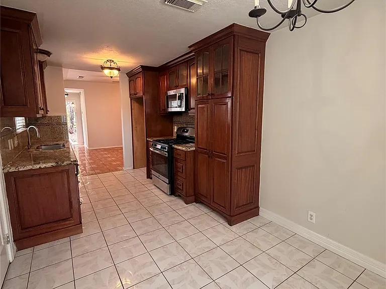 1418 Carolina Grove Ln — Photo 6