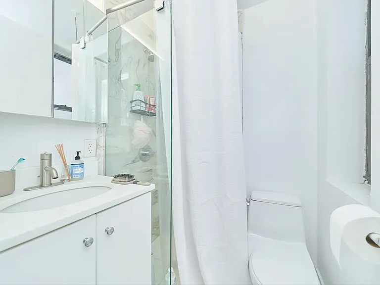 211 Avenue A #6 — Photo 5