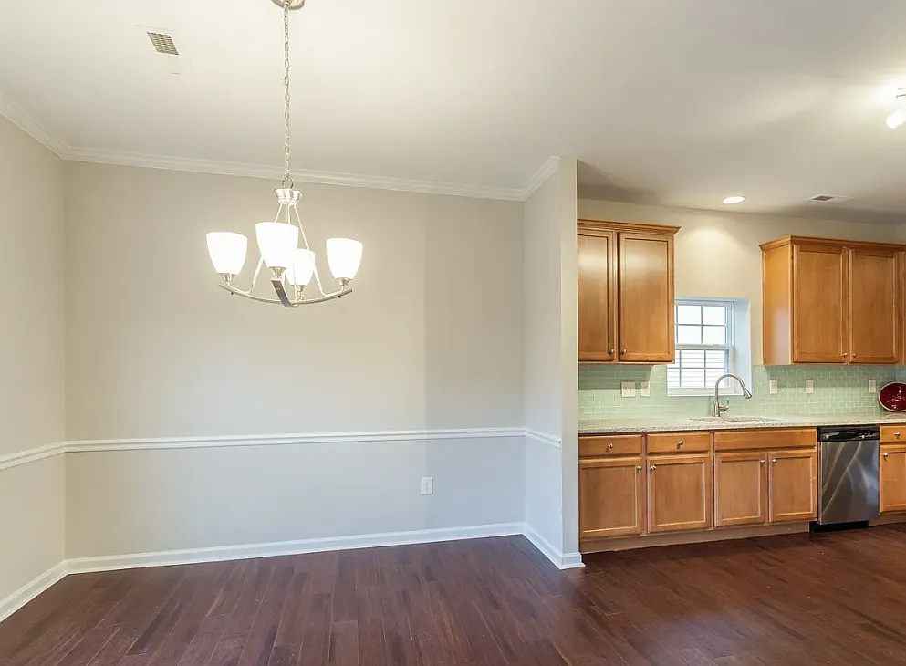4 bed, 2.5 bath, 1900 sqft, $2,200 — Photo 3