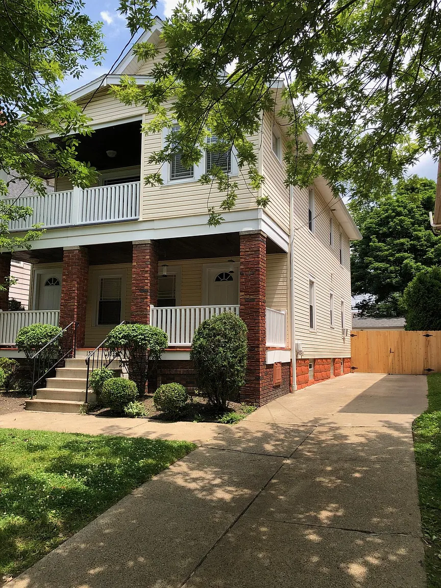 1533 Lakewood Ave photo 1