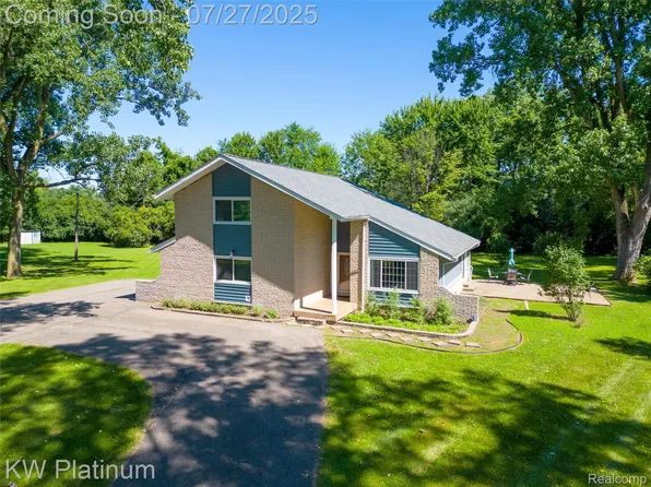 29300 Murray Crescent Dr, Southfield, MI 48076