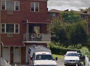 2105 Reeds Mill Ln, Bronx, NY 10475