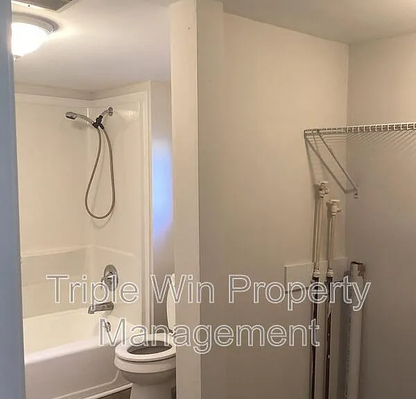 535 S Adams St — Photo 33