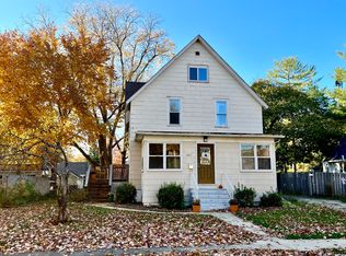 427 1/2 S 6th St, Dekalb, IL 60115