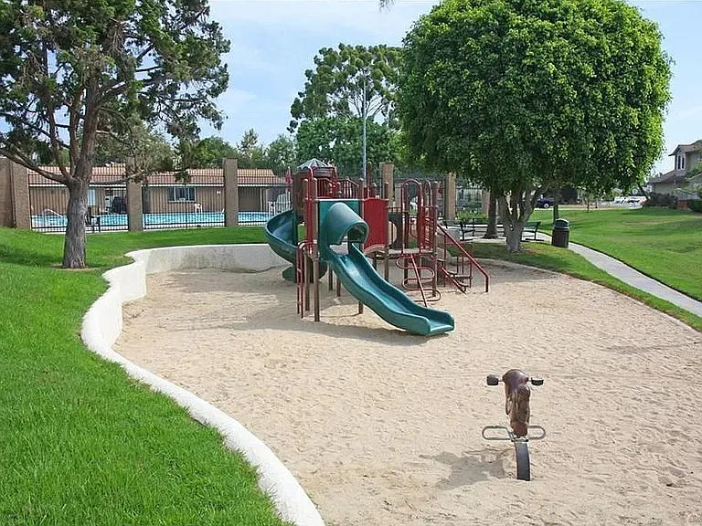 10715 El Silbido Ave — Photo 10