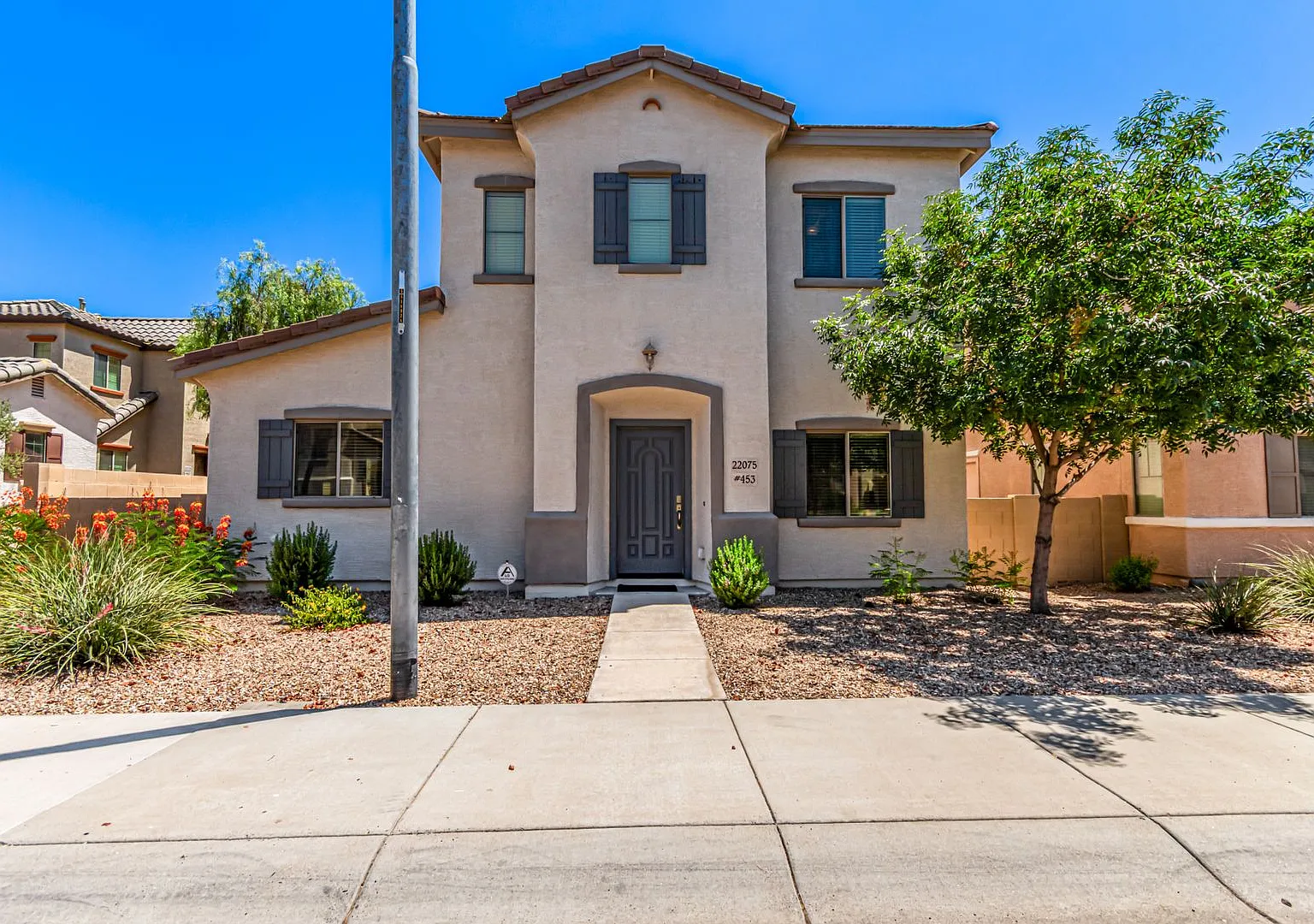 Charming 2 story 3 bed 3 bath in Peoria!! Tons of amenities!! — Photo 1