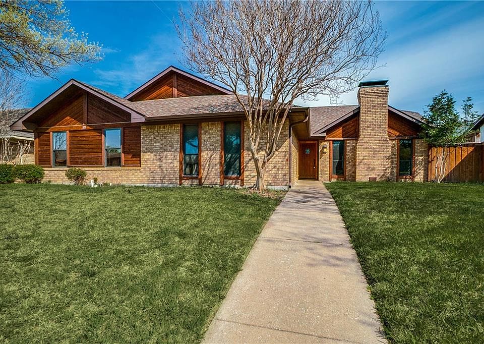 1st image of 305 Pebblecreek Dr