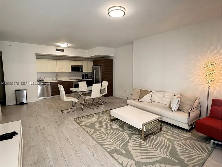 1010 SW 2nd Ave #707 — Photo 3
