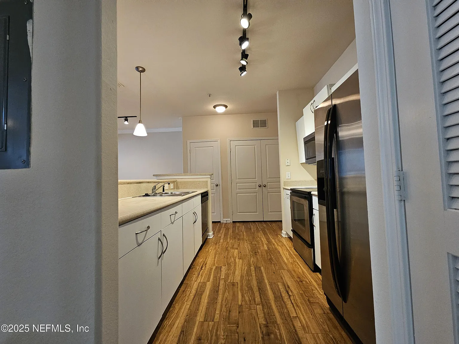 1 bed, 1.0 bath, 815 sqft, $1,250 — Photo 4