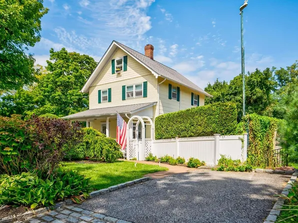 80 Jackson Avenue, Huntington, NY 11743