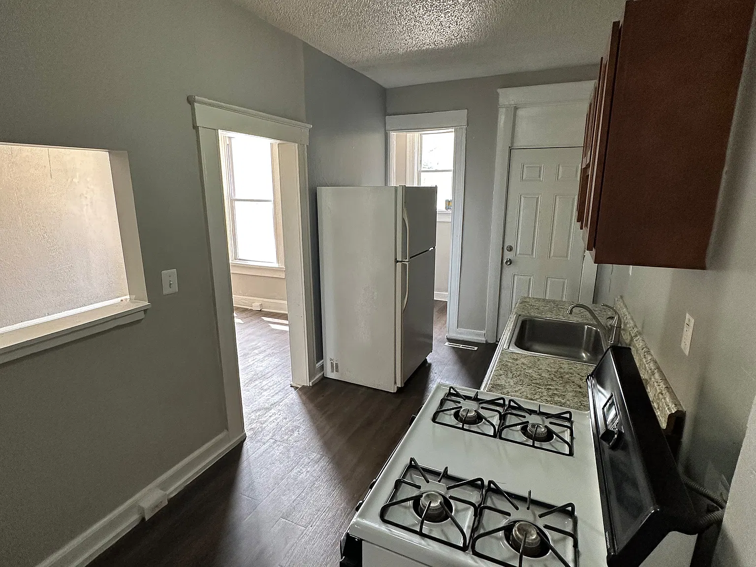 4 bed, 1.5 bath, $1,600 — Photo 4