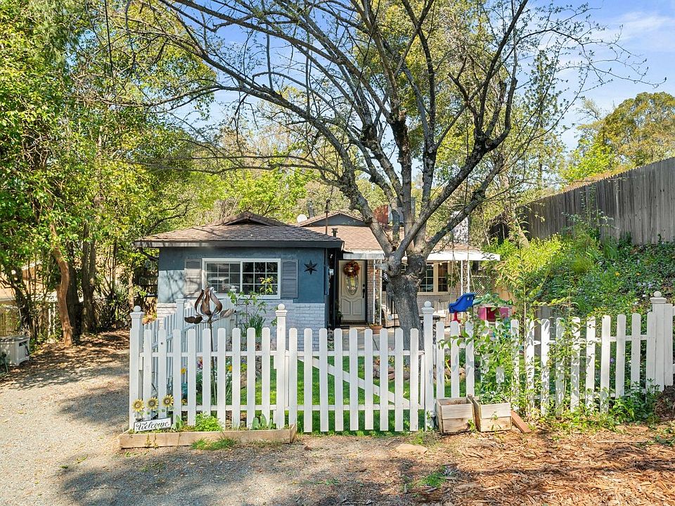1st image of 110 Cary Dr