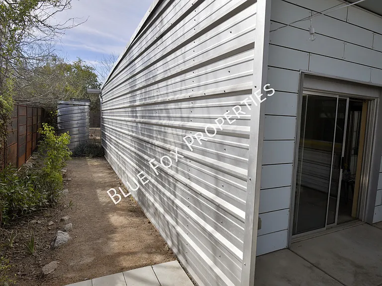 1150 E 15th St — Photo 26
