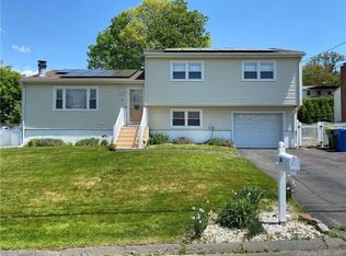 38 Greenview Dr, Waterbury, CT 06708