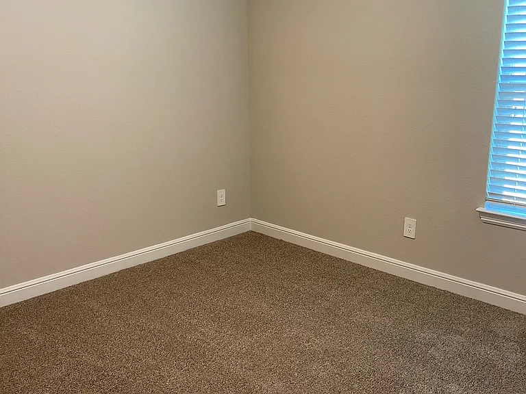 15537 Putney Way — Photo 8