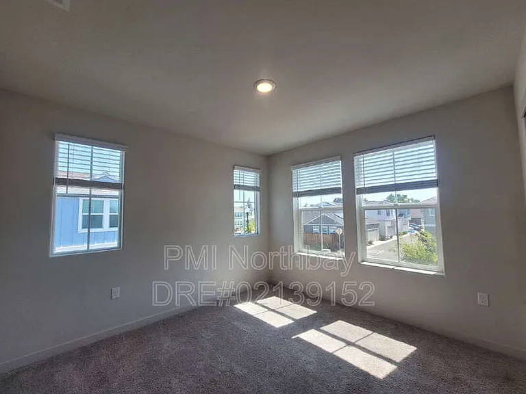 109 Clownfish St — Photo 6