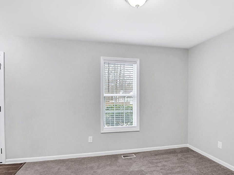 1st image of 403 Pine Forest Trl