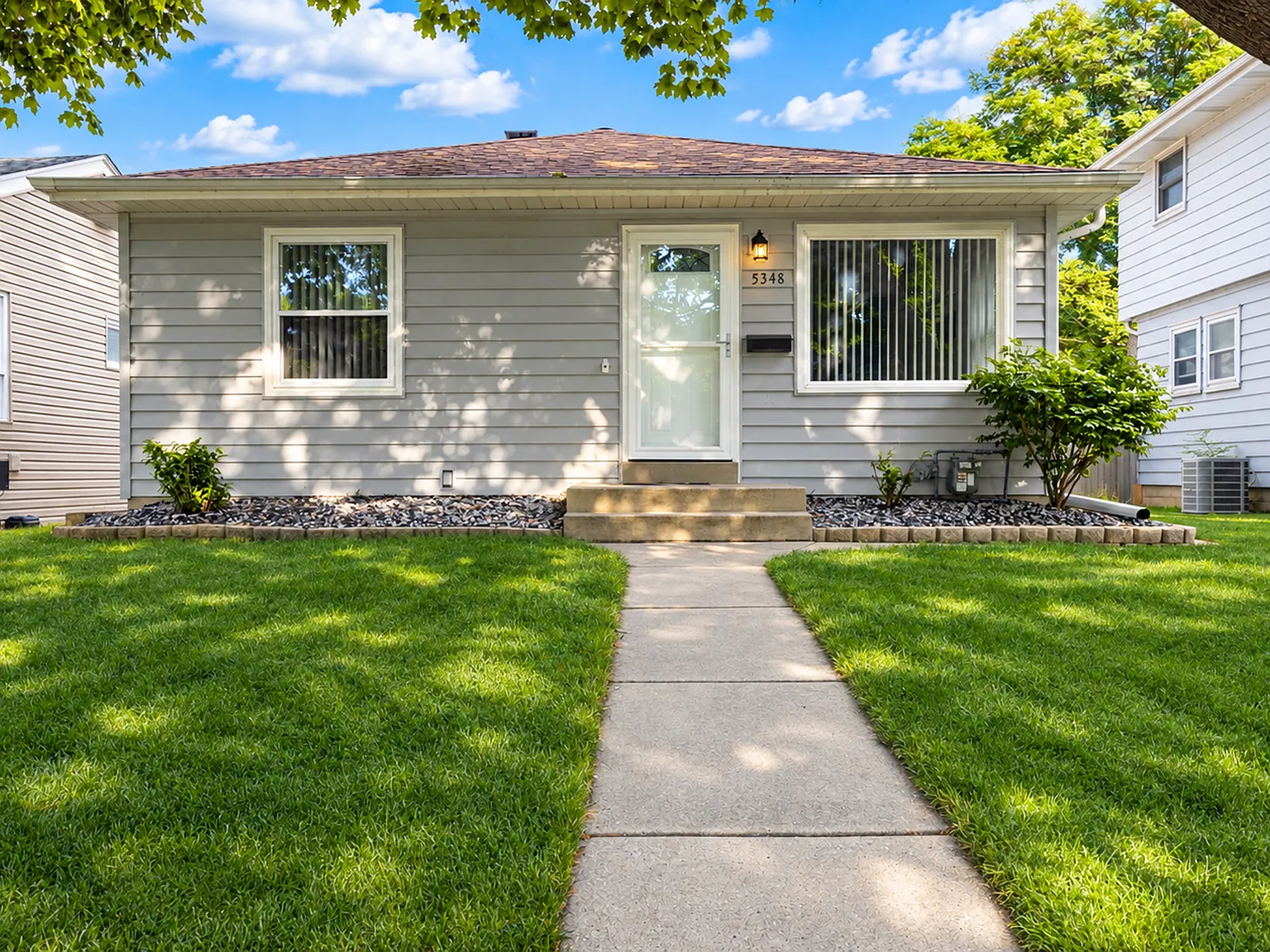 3 bed, 1375 sqft, $3,200 — Photo 1