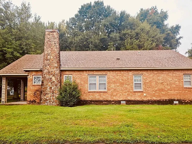 1300 Chickasawba St — Photo 2