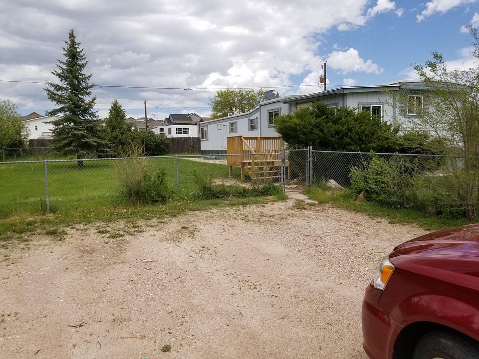 3710 Victoria Drive-Off street parking