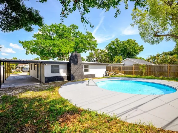 9596 Groveland St, Seminole, FL 33772