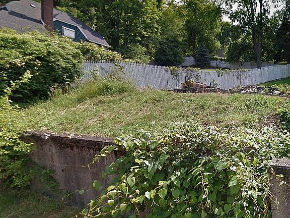3rd image of 424 Cross St