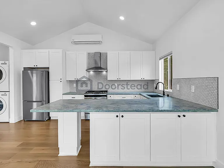 654 Hunter St #2 — Photo 4
