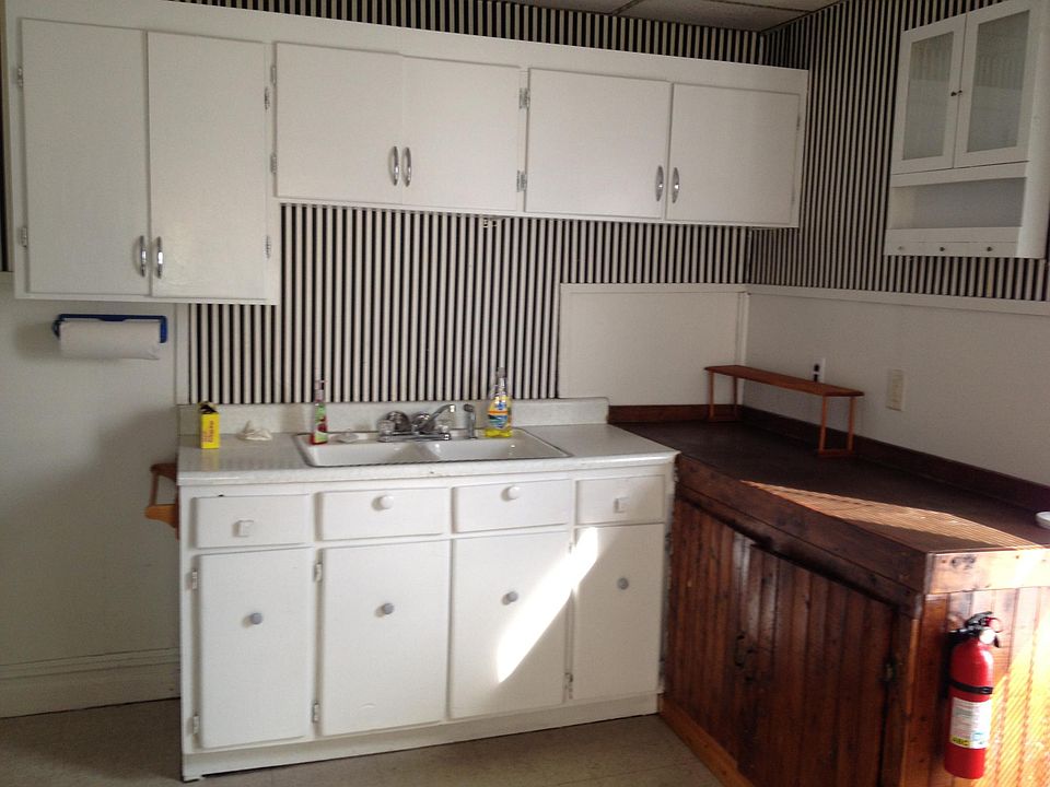 1st image of 222 Young St Lowr #
