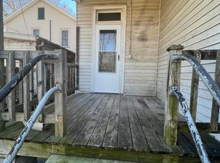325 S 4th St APT 3, Pekin, IL