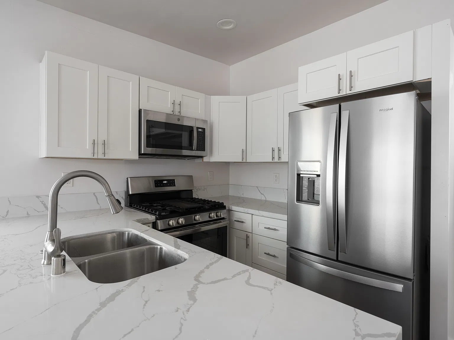 5290 Manhasset Drive - 1 — Photo 2