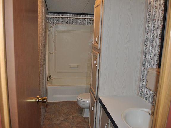 2nd image of 204 Bunte St