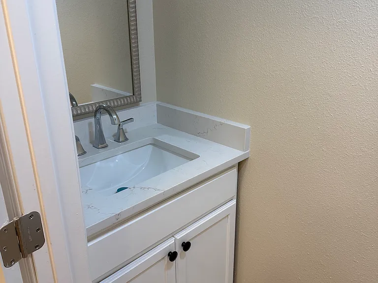 226 Dormont Dr NE — Photo 4