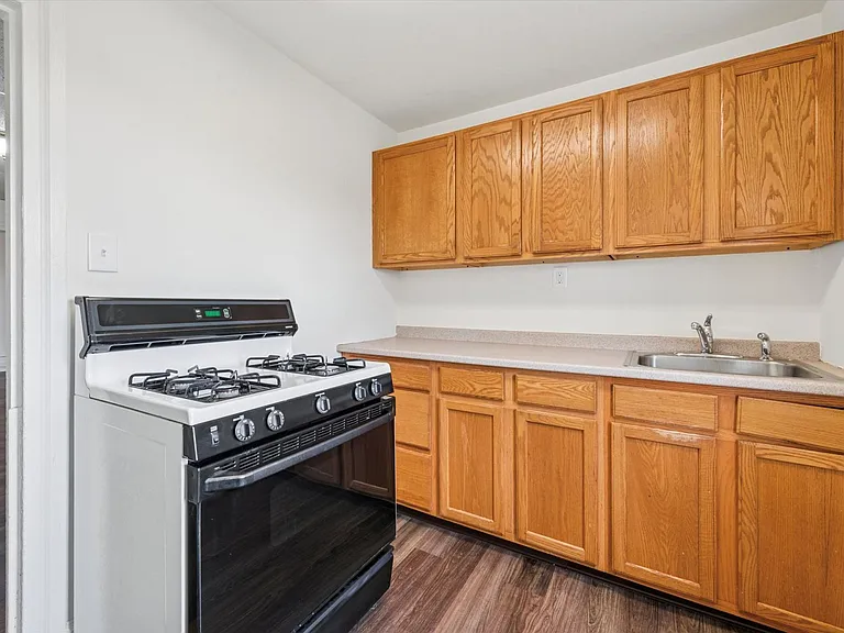 402 N Church St — Photo 16